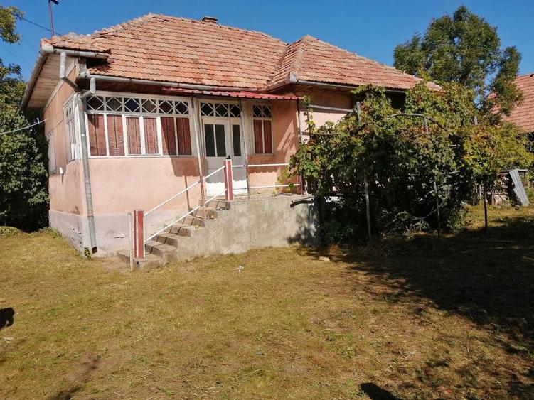 Casă cu 2 camere în Mărcești