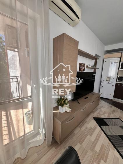 Apartament cu 3 camere semidecomandat în Turnișor