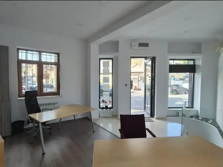 Spațiu comercial, de 65.470001220703 mp, în Parcul Carol