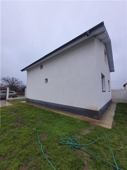 Casă individuală cu 5 camere cu Canalizare în Lumina