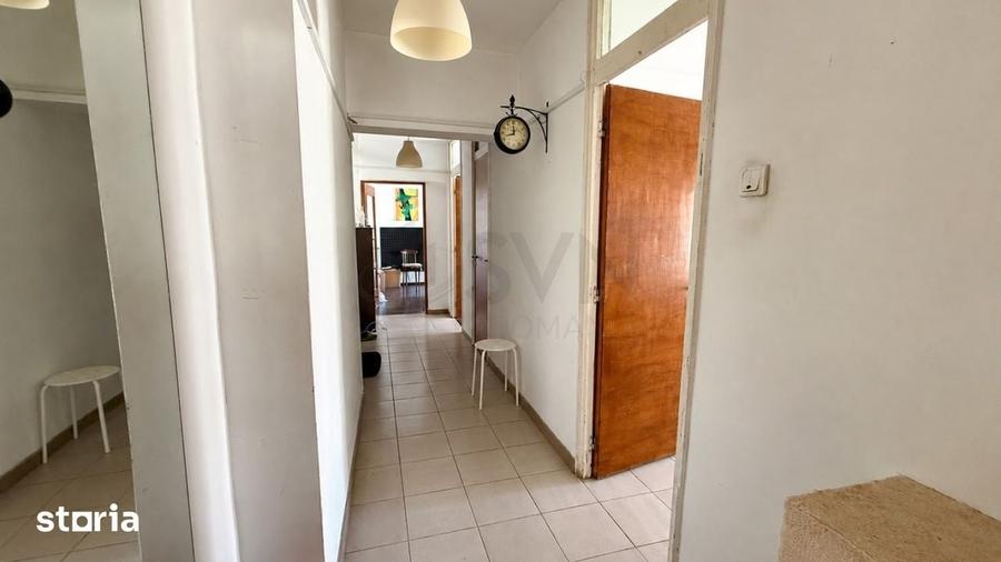 Apartament cu 4 camere decomandat în Tei