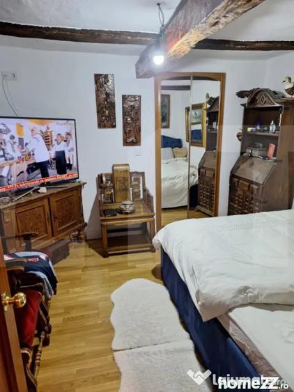 Casă cu 2 camere cu Teren 3300 Mp în Central