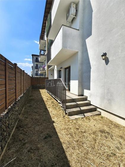 Apartament cu 3 camere semidecomandat în Periferie