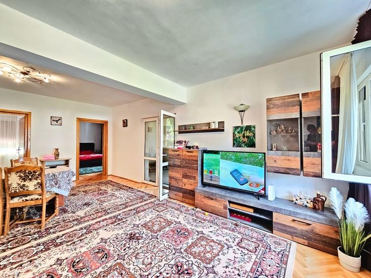 Apartament cu 3 camere decomandat, mobilat în Bușteni