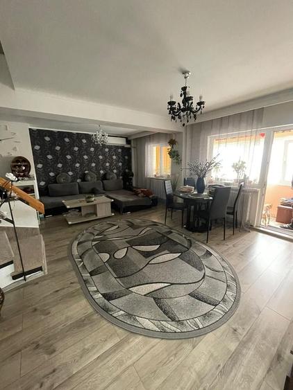 Apartament cu 4 camere decomandat, mobilat în Cetate
