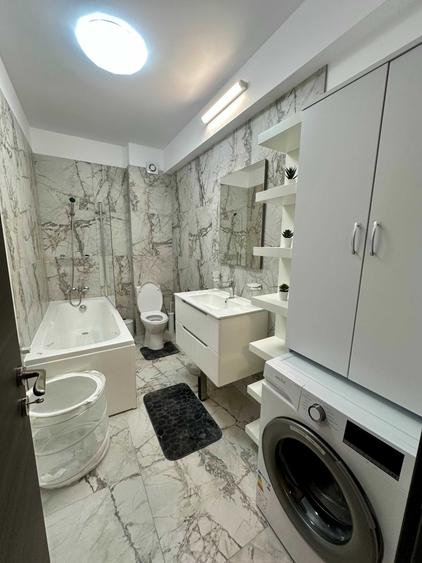 Apartament cu 2 camere decomandat în 1 Decembrie
