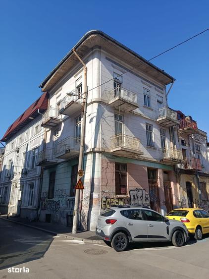 Casă cu 9 camere cu Teren 69 Mp în Centrul Istoric