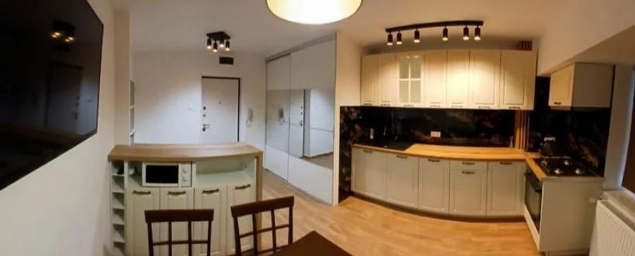 Apartament cu 2 camere decomandat, mobilat în P-ța Alba Iulia