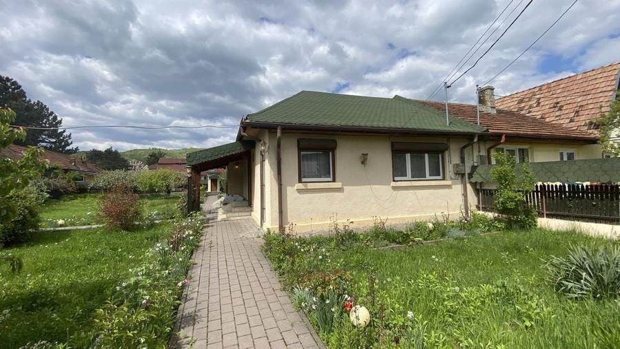 Casă cu 4 camere în Central