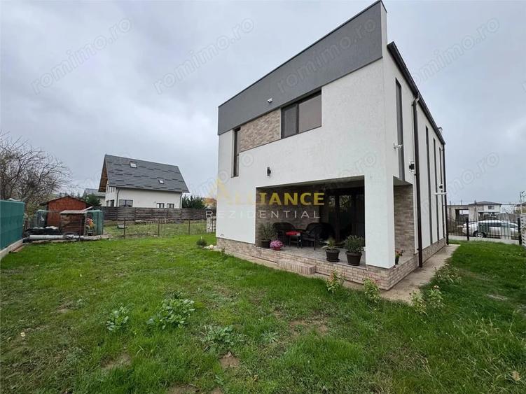 Casă cu 4 camere cu Teren 327 Mp în Berceni