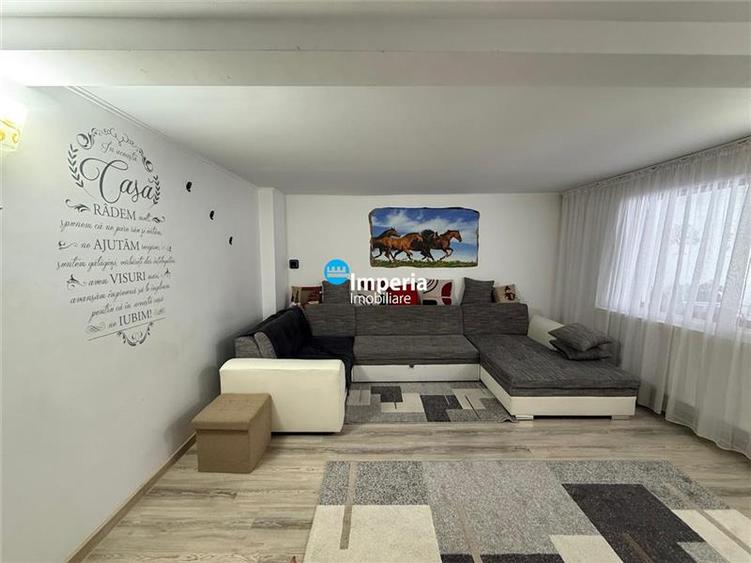 Casă individuală cu 6 camere cu Canalizare în Bucium