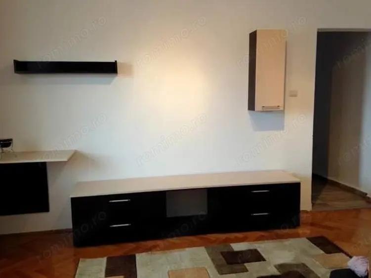 Apartament cu 2 camere semidecomandat, mobilat în Dacia