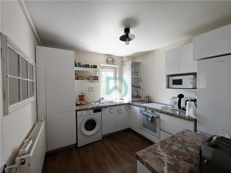 Apartament cu 3 camere semidecomandat, mobilat în Centrul Civic