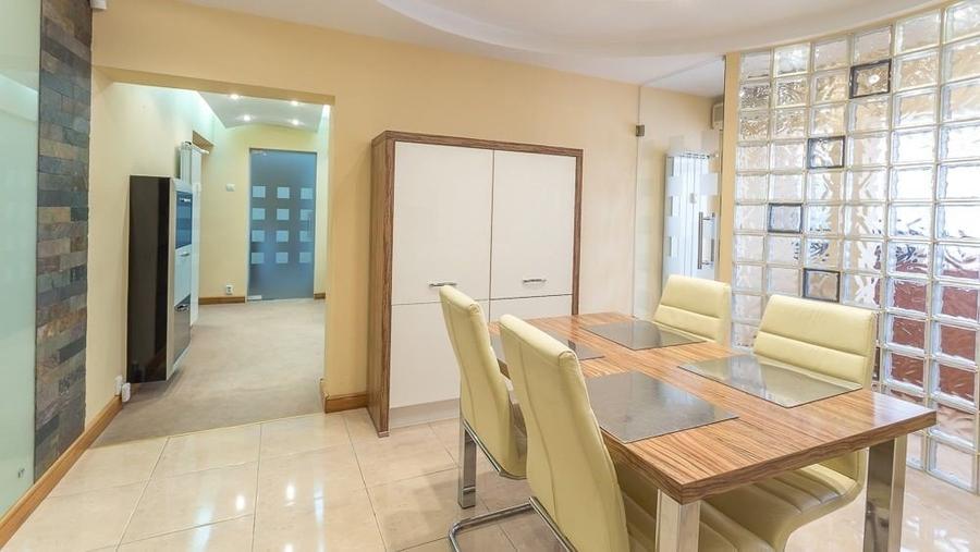Apartament cu 4 camere decomandat, mobilat în Libertății
