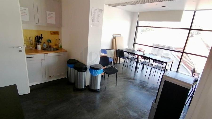 Birou, de 526 mp, în Universitate
