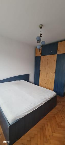 Apartament cu 3 camere semidecomandat în Giulești