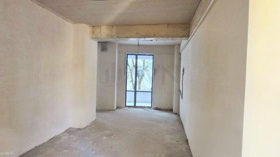 Apartament cu 4 camere semidecomandat în Mihai Bravu
