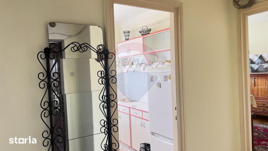 Apartament cu 3 camere semidecomandat în Podgoria