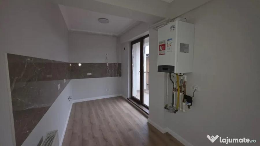 Apartament cu 3 camere semidecomandat în Dămăroaia