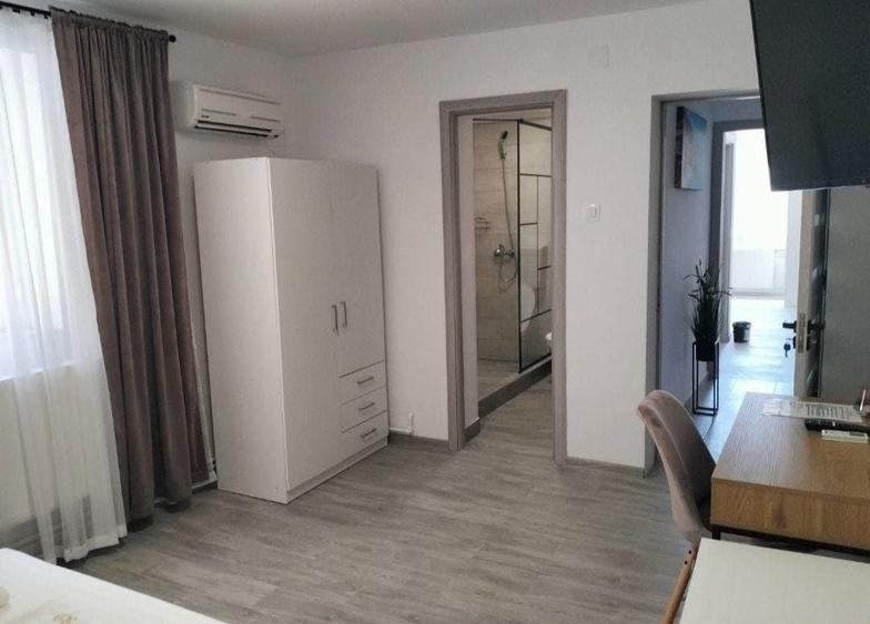 Apartament decomandat în Delfinariu