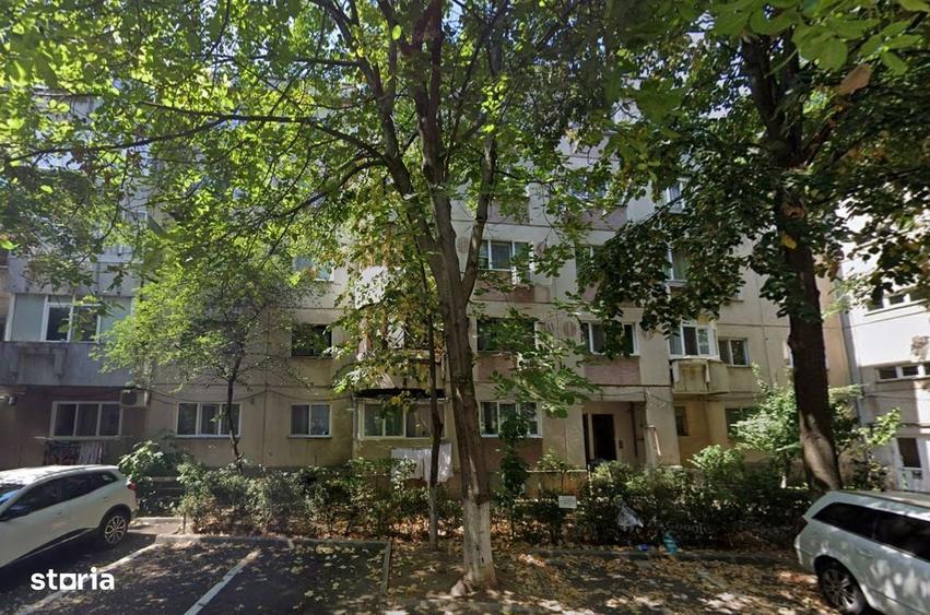 Apartament cu 3 camere decomandat în Apusului