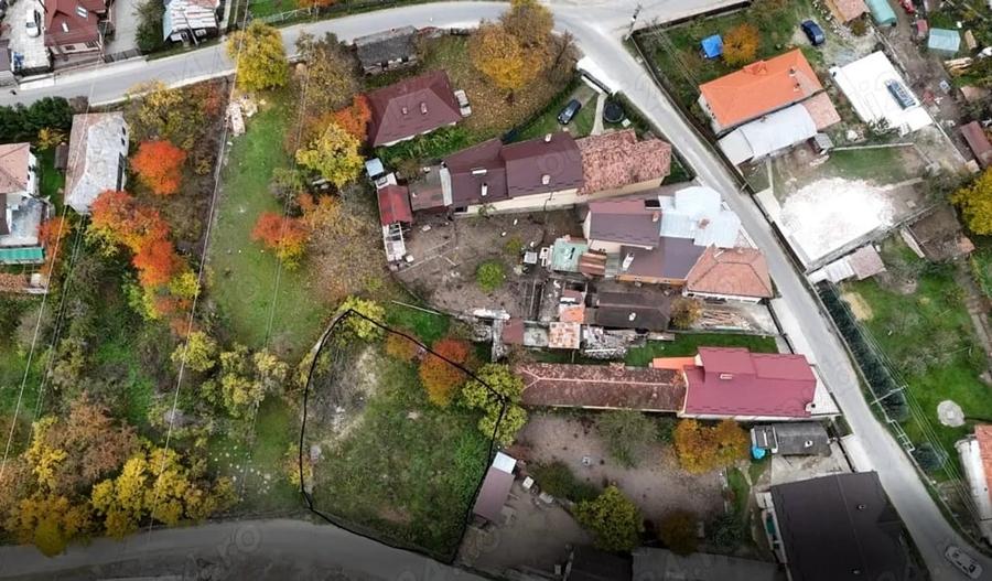 Teren de 564 mp, în Dragoslavele