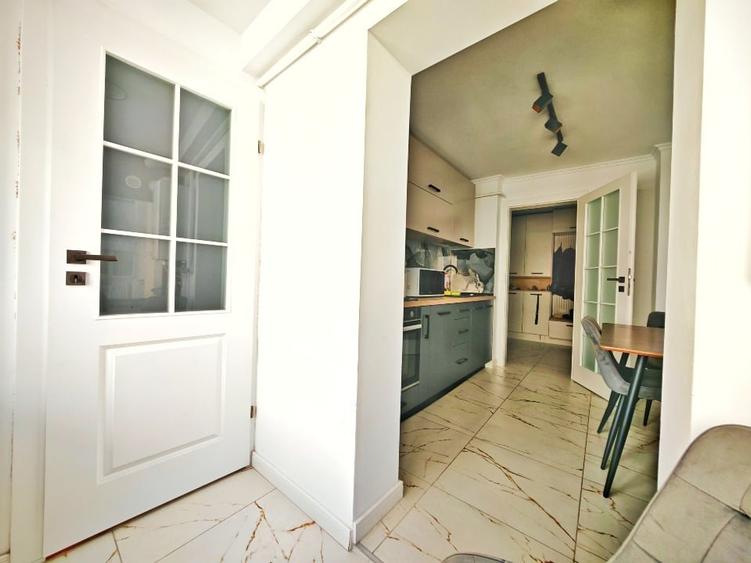 Apartament cu 3 camere decomandat, mobilat în Central