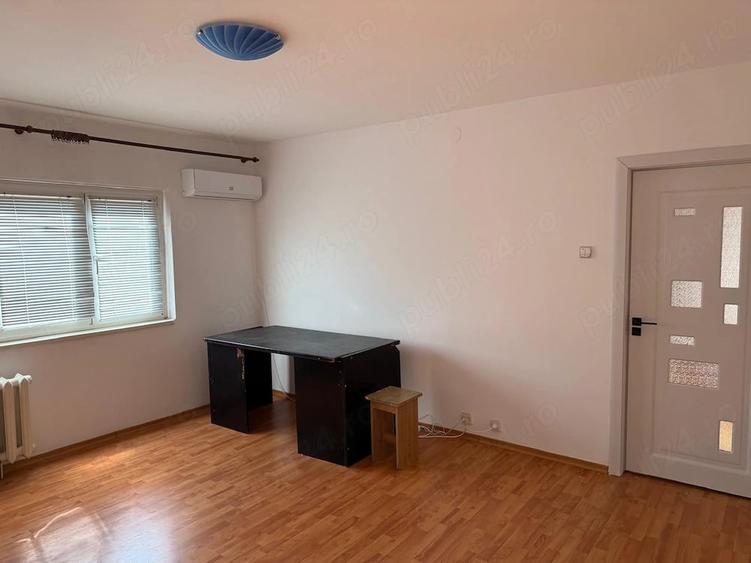 Apartament cu 3 camere decomandat în Vitan