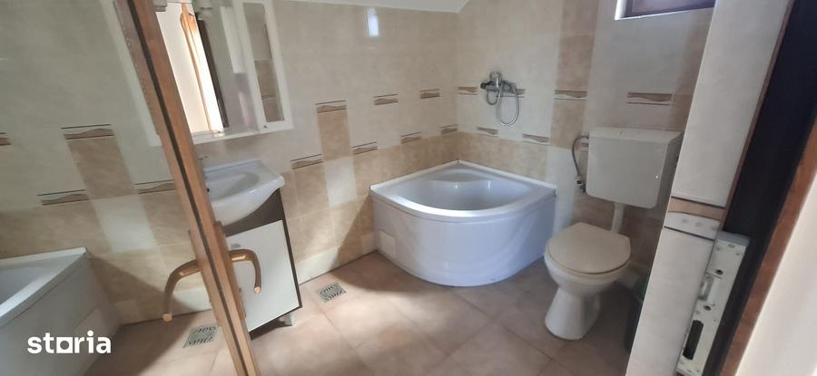 Casă cu 8 camere cu Teren 776 Mp în Central