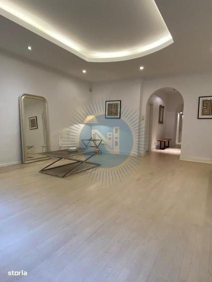 Apartament cu 4 camere decomandat în Capitale