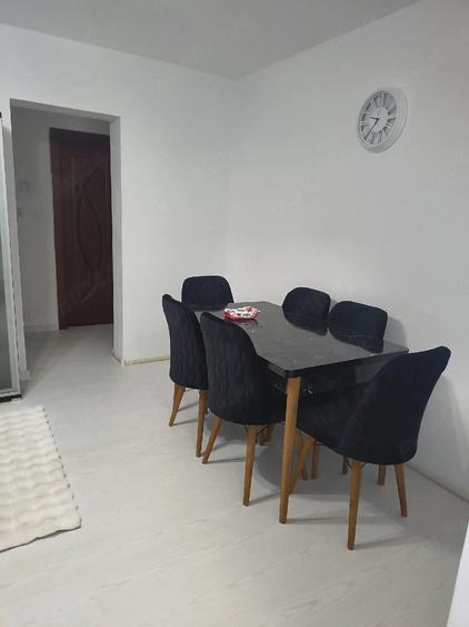 Apartament cu 3 camere semidecomandat în Exterior Vest