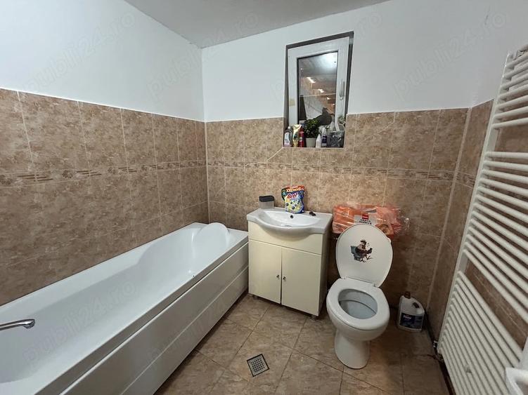 Casă cu 4 camere cu Teren 494 Mp în Central