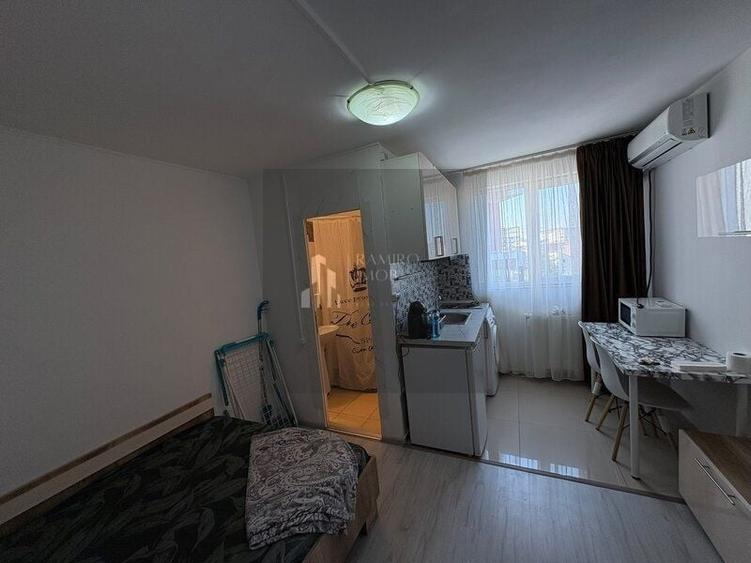 Garsonieră decomandată în Apărătorii Patriei