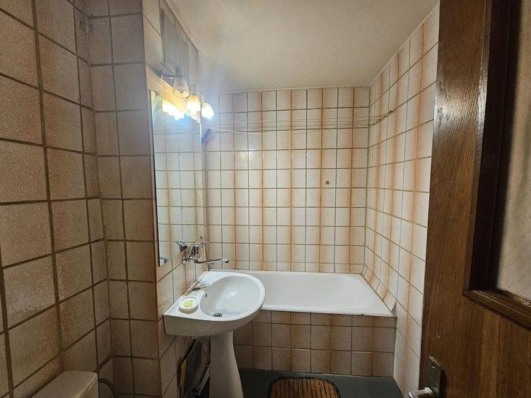 Apartament cu 2 camere decomandat în Eremia
