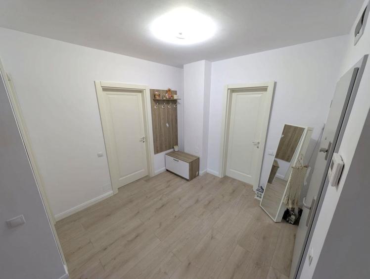 Apartament cu 3 camere semidecomandat, mobilat în Zorilor