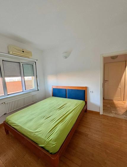 Apartament cu 3 camere semidecomandat în Nord