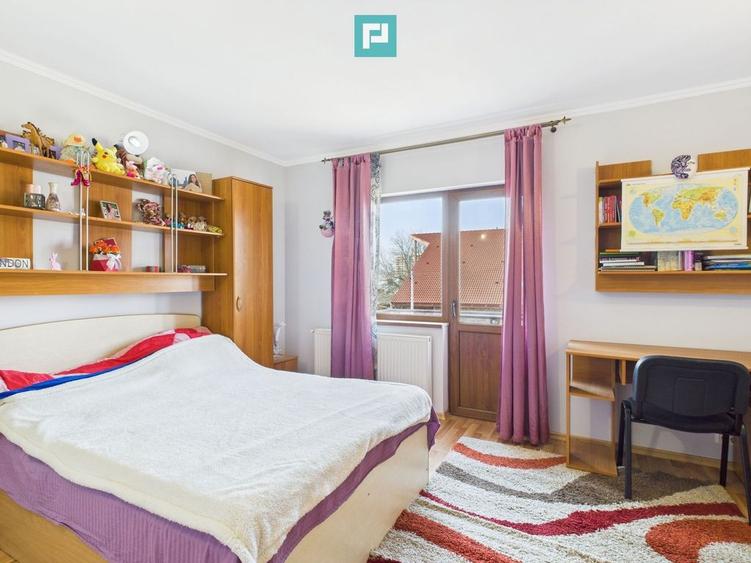 Casă cu 5 camere cu Teren 431 Mp în Aradului