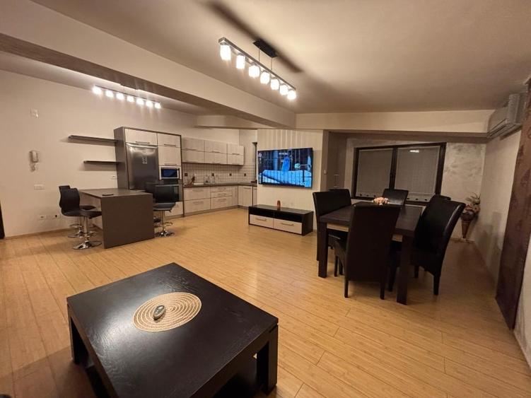 Apartament cu 4 camere decomandat, mobilat în Independenței