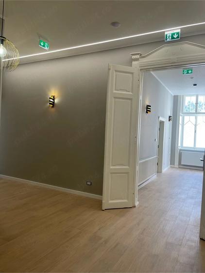 Casă cu 7 camere cu Teren 892 Mp în Central