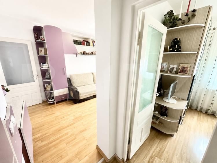 Apartament cu 2 camere semidecomandat, mobilat în Cetate