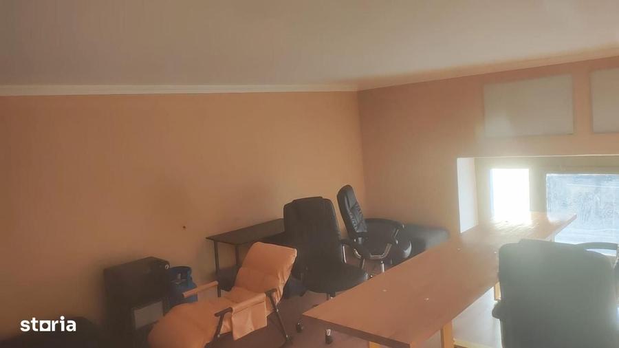 Spatiu Comercial De Inchiriat - 1
