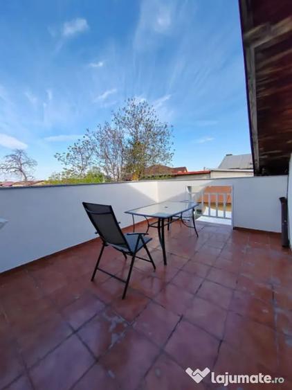 Casă cu 5 camere cu Teren 400 Mp în Bereasca