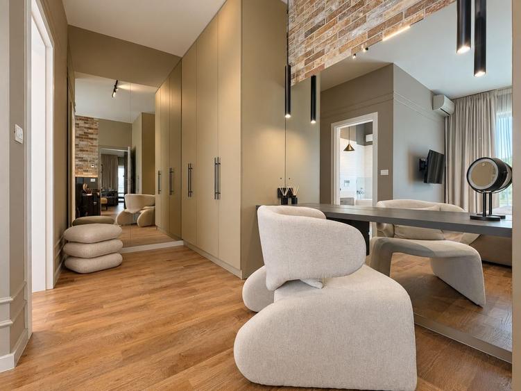 Apartament cu 3 camere decomandat, mobilat în Ultracentral