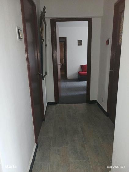 Apartament cu 3 camere semidecomandat în Drumul Taberei