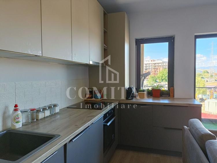 Apartament cu 3 camere semidecomandat, mobilat în Florești