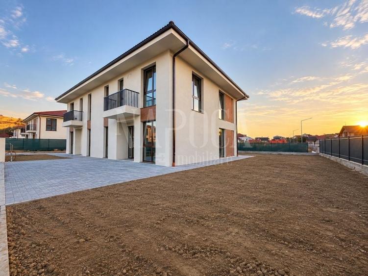 Duplex cu 4 camere cu Canalizare în Chinteni