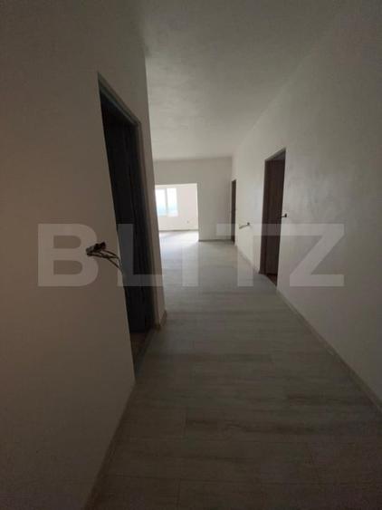 Apartament cu 5 camere decomandat, mobilat în Decebal