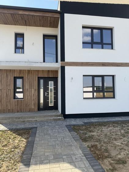 Casă cu 4 camere în Cârcea