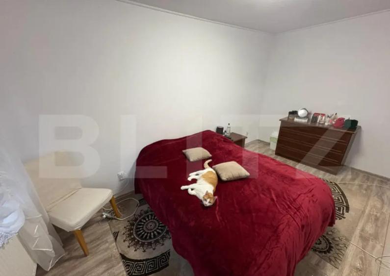 Apartament cu 4 camere semidecomandat, mobilat în Piața Centrală