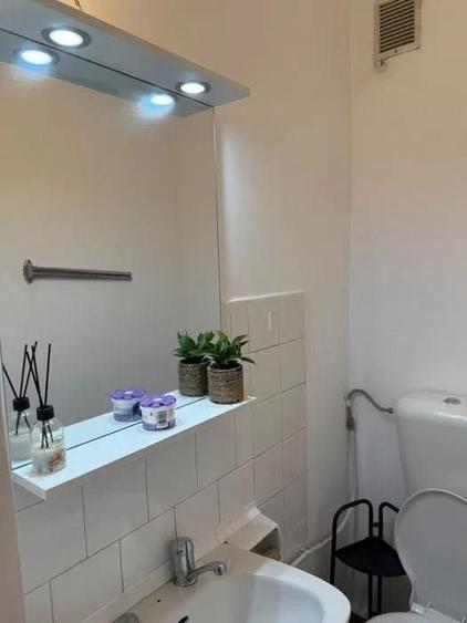 Apartament cu 3 camere decomandat, mobilat în Berceni